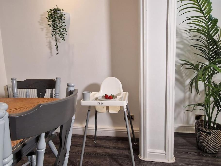 Spacious & Comfy Home- Very Close To Nec Birmingham ,Hs2 & Airport- Perfect For Contractors & Groups- Free Parking & Fast Wifi Marston Green Экстерьер фото