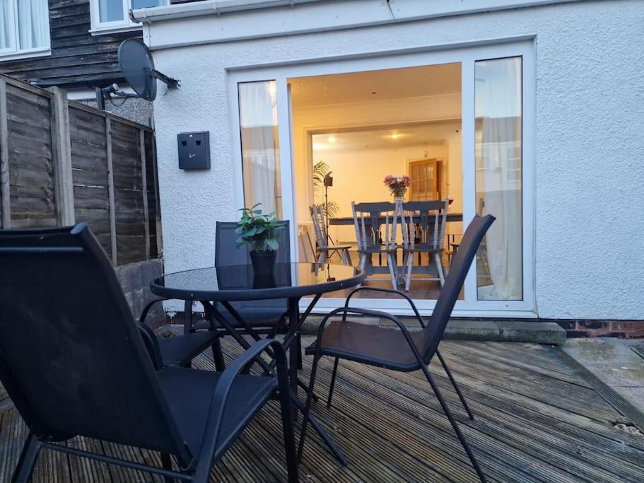 Spacious & Comfy Home- Very Close To Nec Birmingham ,Hs2 & Airport- Perfect For Contractors & Groups- Free Parking & Fast Wifi Marston Green Экстерьер фото