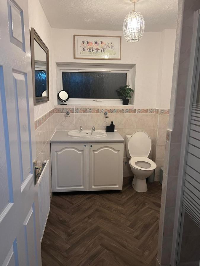 Spacious & Comfy Home- Very Close To Nec Birmingham ,Hs2 & Airport- Perfect For Contractors & Groups- Free Parking & Fast Wifi Marston Green Экстерьер фото