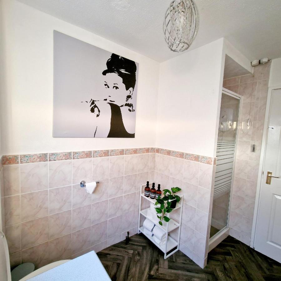 Spacious & Comfy Home- Very Close To Nec Birmingham ,Hs2 & Airport- Perfect For Contractors & Groups- Free Parking & Fast Wifi Marston Green Экстерьер фото
