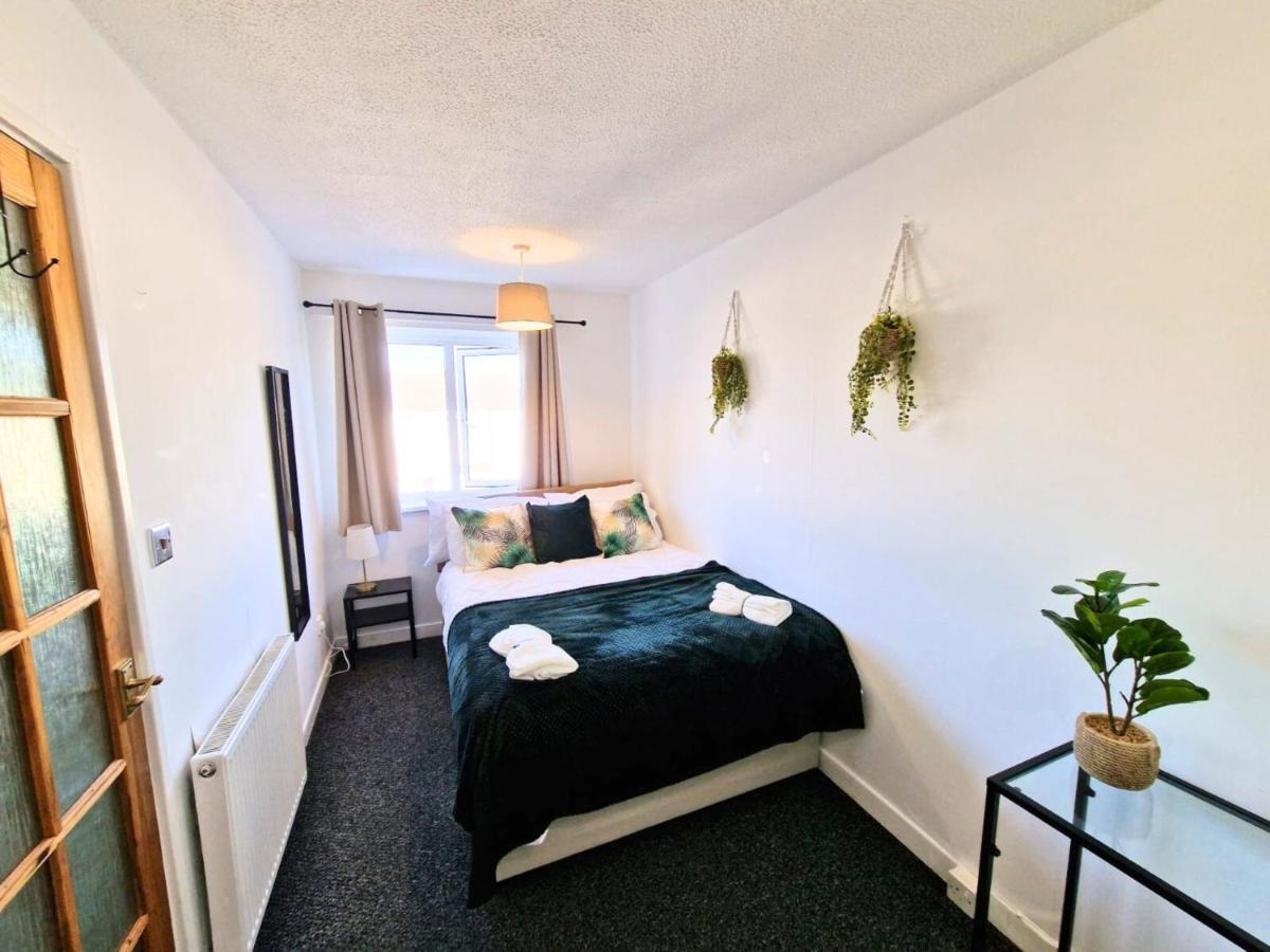 Spacious & Comfy Home- Very Close To Nec Birmingham ,Hs2 & Airport- Perfect For Contractors & Groups- Free Parking & Fast Wifi Marston Green Экстерьер фото