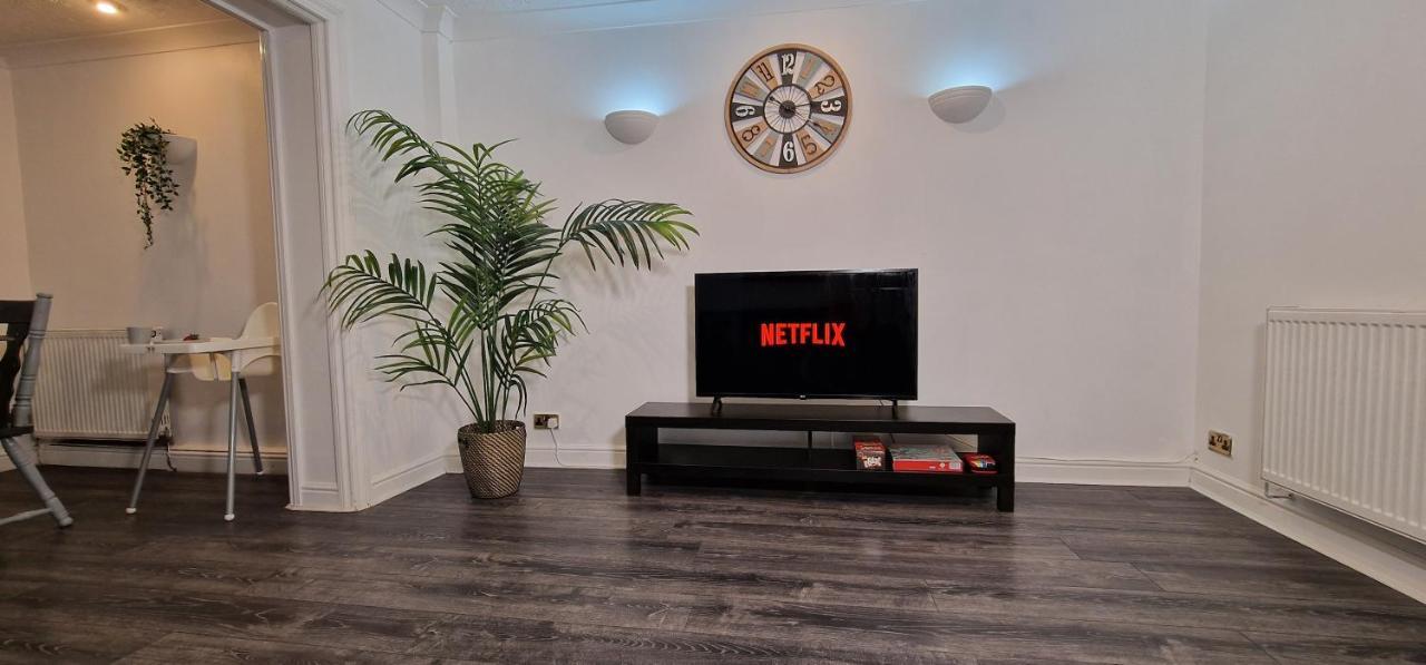 Spacious & Comfy Home- Very Close To Nec Birmingham ,Hs2 & Airport- Perfect For Contractors & Groups- Free Parking & Fast Wifi Marston Green Экстерьер фото